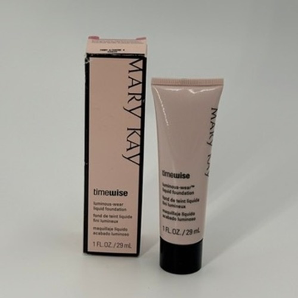 Mary Kay TimeWise Luminous-Wear Liquid Foundation Ivory 4 Normal to Dry Skin 1oz